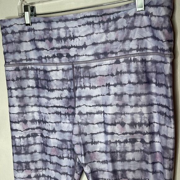 Athleta Elation Tie Dye Capri Leggings. Size XL. - Picture 5 of 12